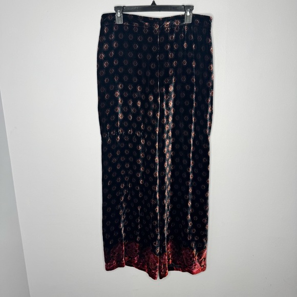 Trina Turk Palazzo Flare Damask Jacquard Velvet Like Print Pants size 10 - Picture 4 of 7